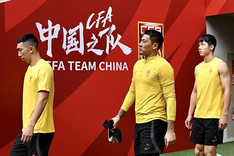 同时米兰还想再签一名中卫。